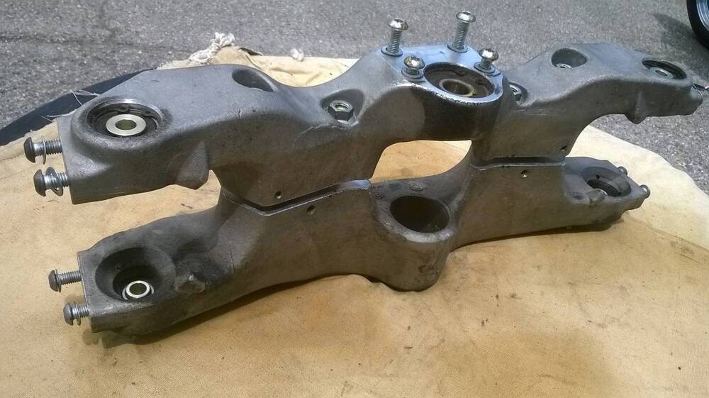 Piastra Inf Forcella MP3 Piaggio (10)