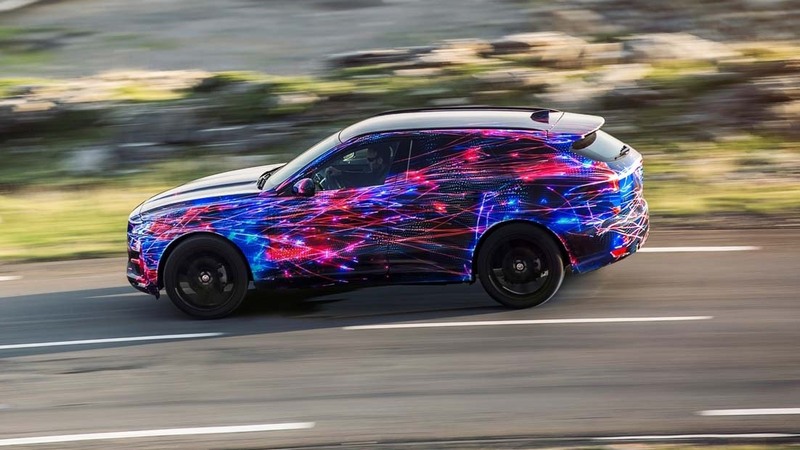 Jaguar F-Pace: promette nuovi standard di guidabilit&agrave; per la categoria