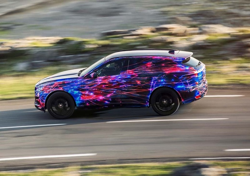 Jaguar F-Pace: promette nuovi standard di guidabilit&agrave; per la categoria