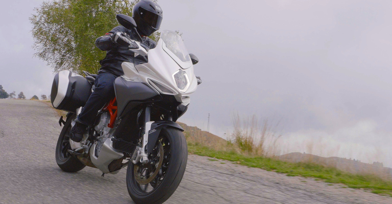 Dicci come viaggi, vinci una T-shirt moto.it!