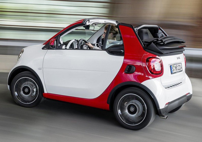 Nuova smart fortwo cabrio: lo spirito &egrave; quello di sempre