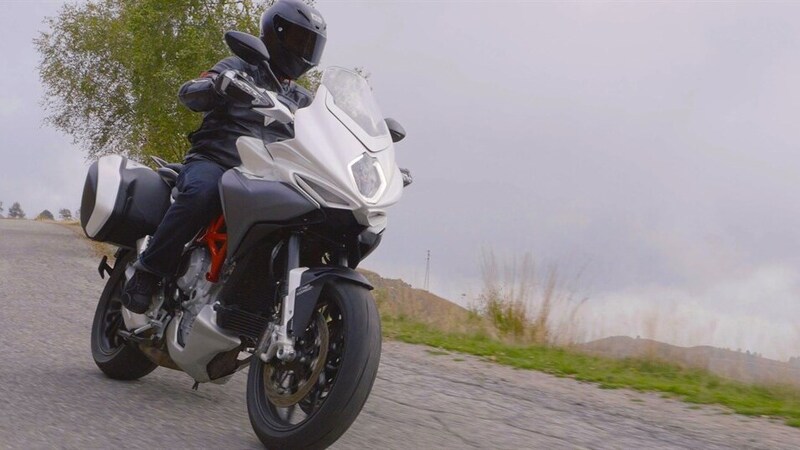 Dicci come viaggi, vinci una T-shirt moto.it!