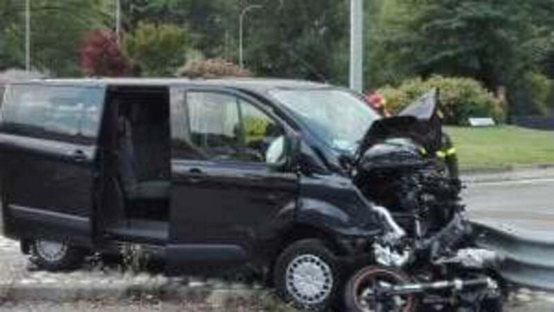 Ubriaco segue e investe motociclista dopo una lite. Passeggera morta [AGGIORNATO]