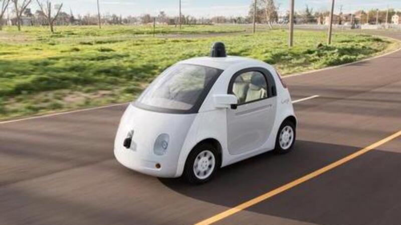 La bici a scatto fisso fa impazzire la Google Car