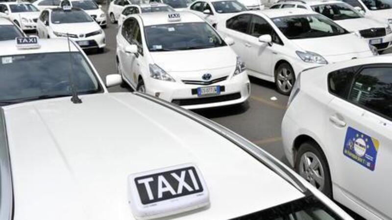 Numero unico taxi: a Milano &egrave; lo 027777