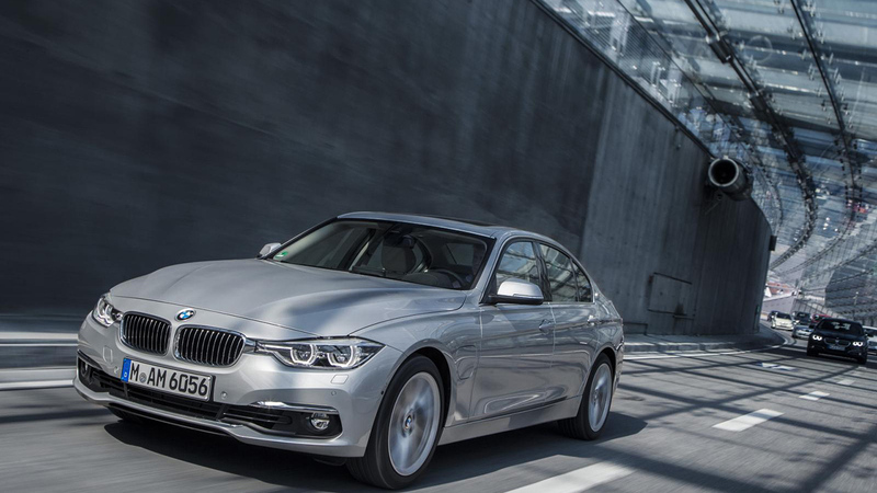 BMW 330e, la Serie 3 diventa anche plug-in hybrid