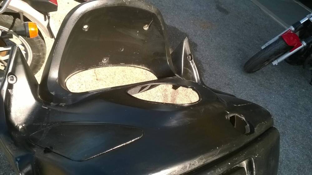 Carena Interna Burgman Suzuki (2)