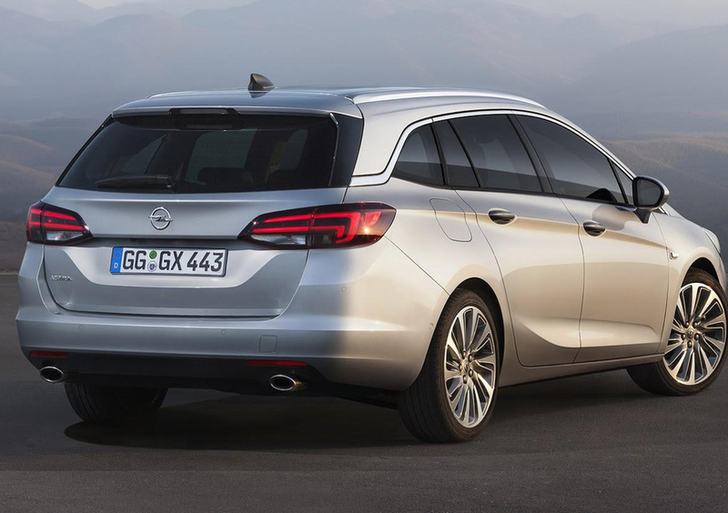 Opel Astra Sports Tourer: 200 kg pi&ugrave; leggera e motori frizzanti