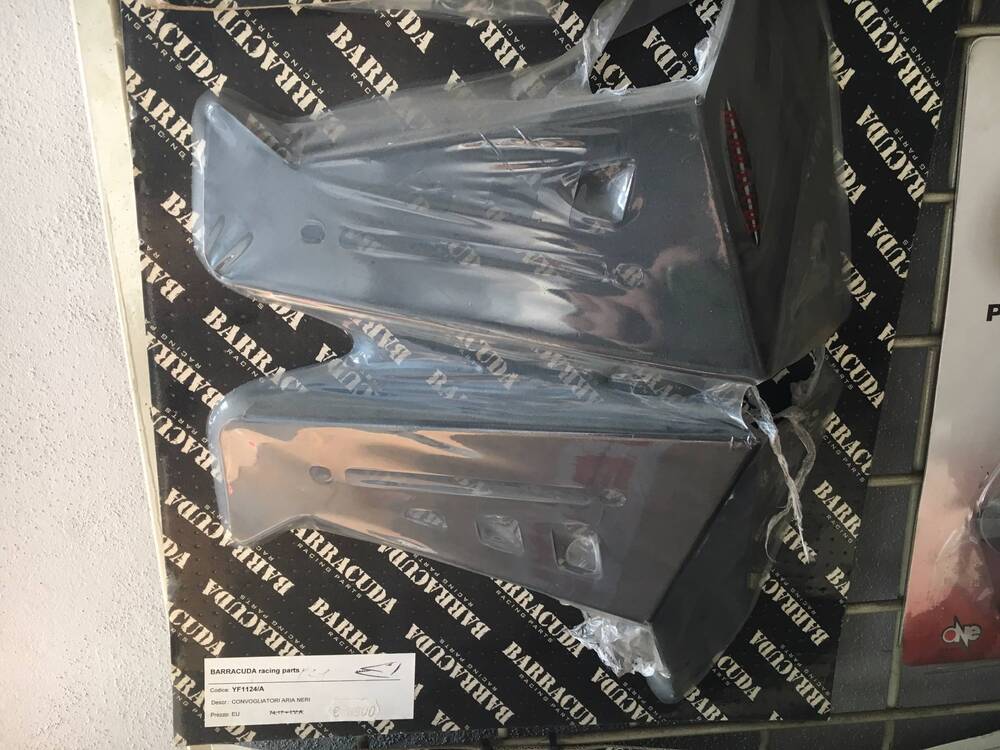 CONVOGLIATORI NERI FZ8 Barracuda