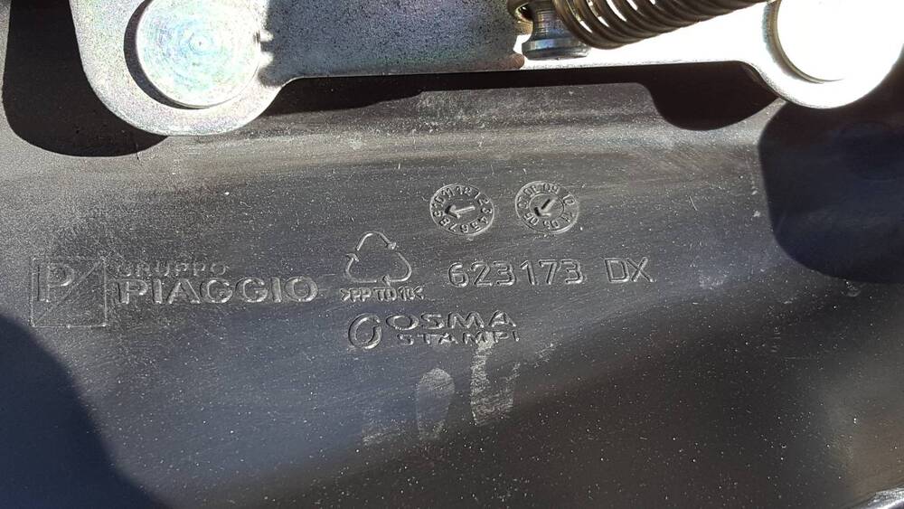 Cerniera Destra MP3 250 Piaggio (4)