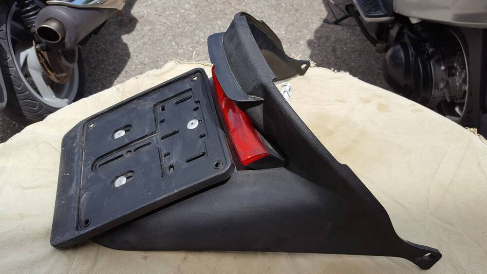 Porta Targa MP3 250 Piaggio (4)
