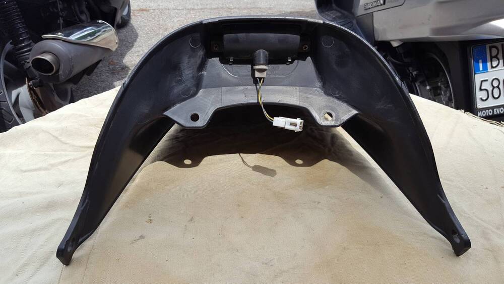 Porta Targa MP3 250 Piaggio (5)