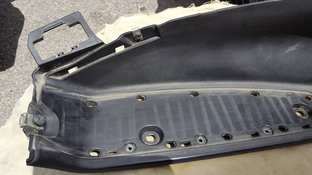 Scocca Pedana Sx MP3 Piaggio (2)