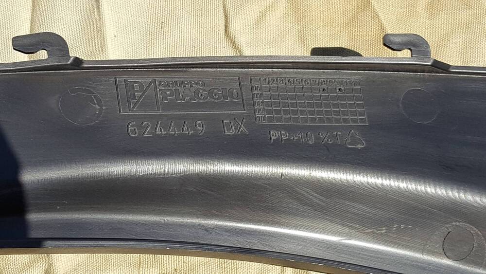 Scocca Fianchetto MP3 Piaggio (3)