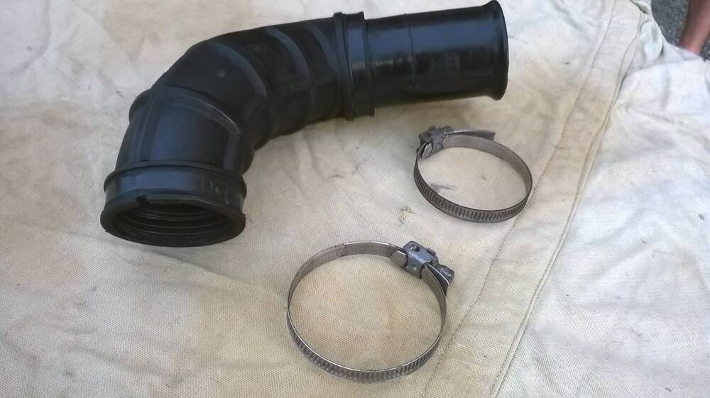 Tubo Filtro Aria MP3 Piaggio (2)
