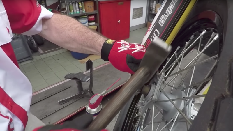 Tutorial Manutenzione Moto: come svitare una vite rovinata