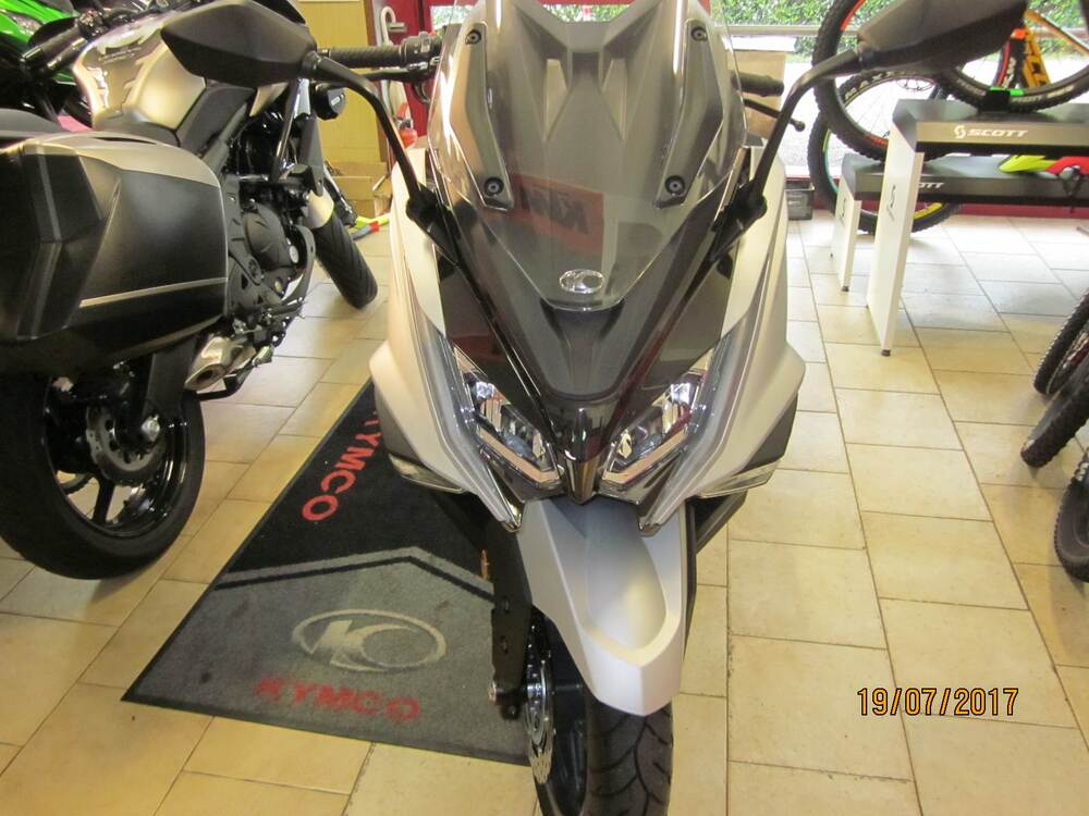 Kymco AK 550 ETS (2021 - 25) (2)