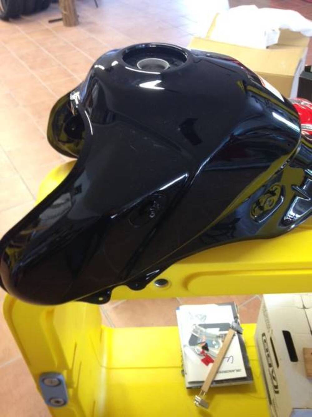 SERBATOIO suzuki v-storm (2)