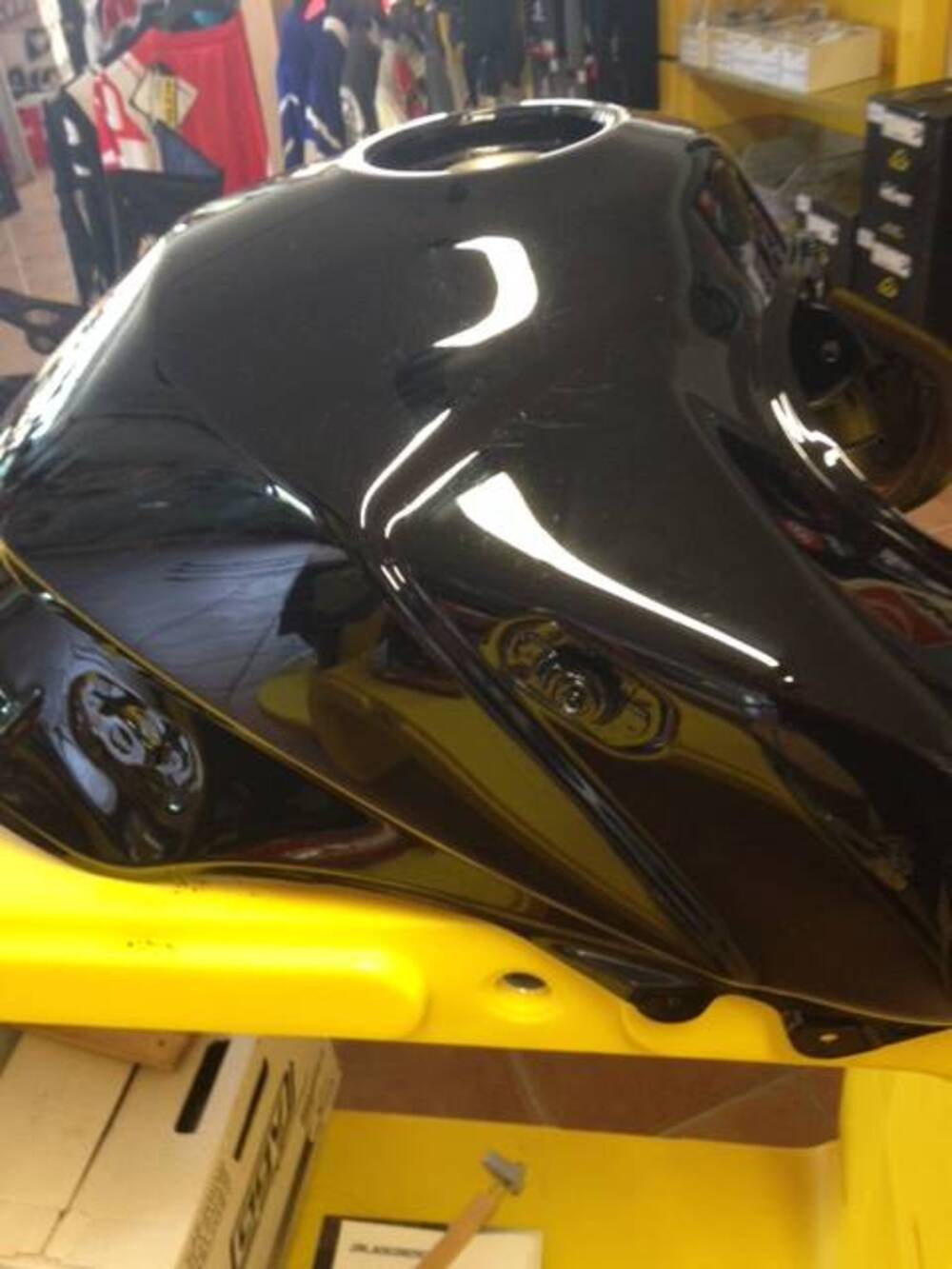 SERBATOIO suzuki v-storm (3)