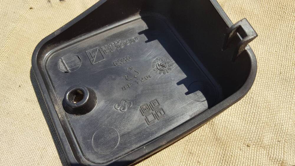 Coperchio Freno SX MP3 Piaggio (3)