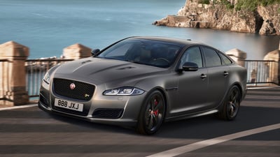 Jaguar XJR575, 575 CV di eleganza 