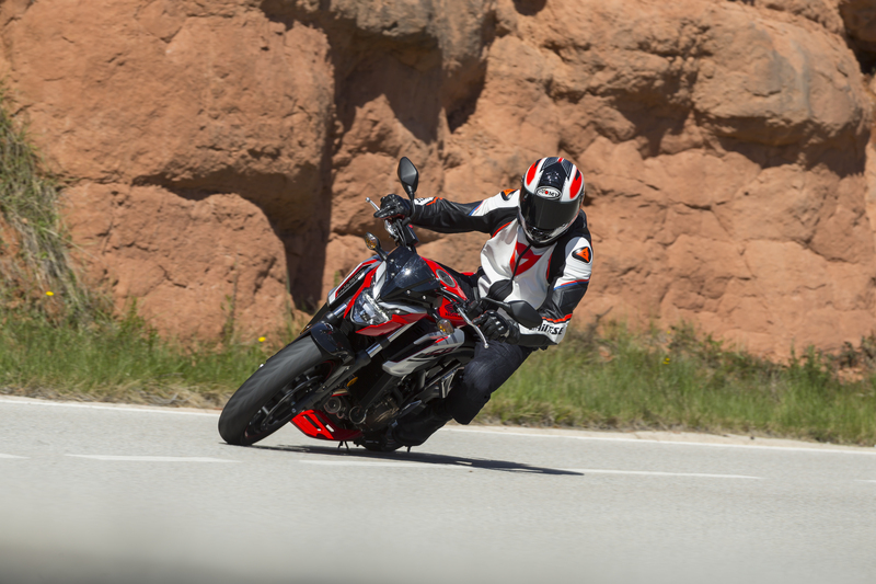 Con il nuovo manubrio &egrave; migliorata la posizione di guida