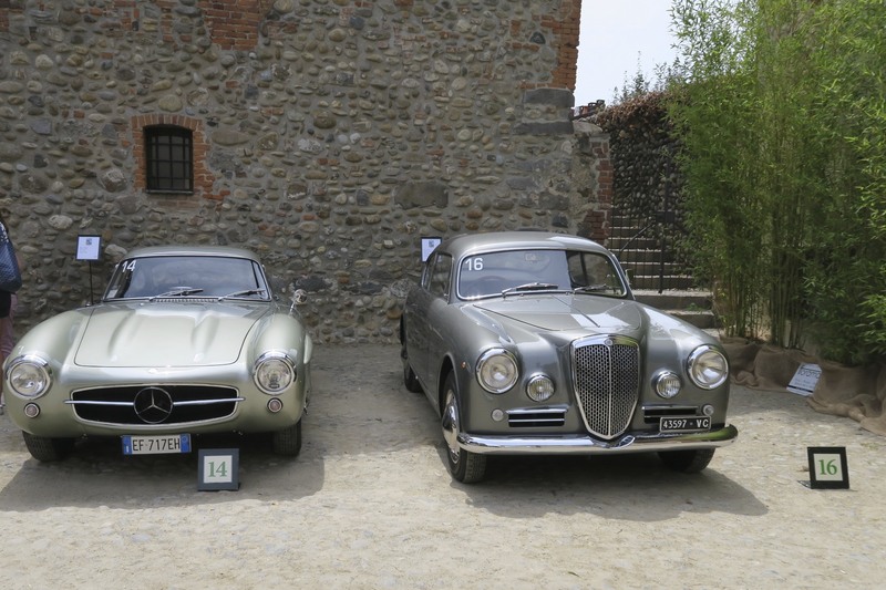 Lancia Aurelia Coup&egrave; di Boano e Mercedes 300 Sl di Friederich Geiger: queste due auto convivono stilisticamente alla pari. Se le guardate a lungo con l&#039;occhio del designer non saprete scegliere tra le due, l&#039;armonia Lancia &egrave; rinascimentale. Il glamour Mercedes &egrave; alle stelle. La &ldquo;schiena&rdquo;di Aurelia alimenta il mito della carrozzeria italiana , la siluette di 300 Sl &egrave; esistita una volta sola