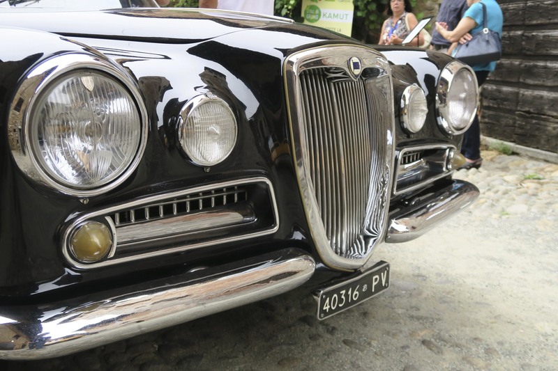 Mercedes non ebbe mai quest'eleganza così fresca...