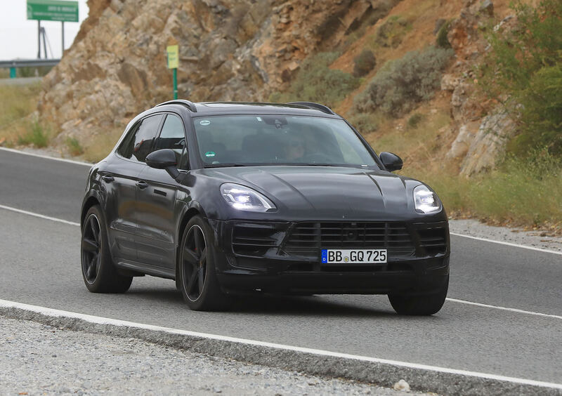 Porsche Macan restyling, le foto spia