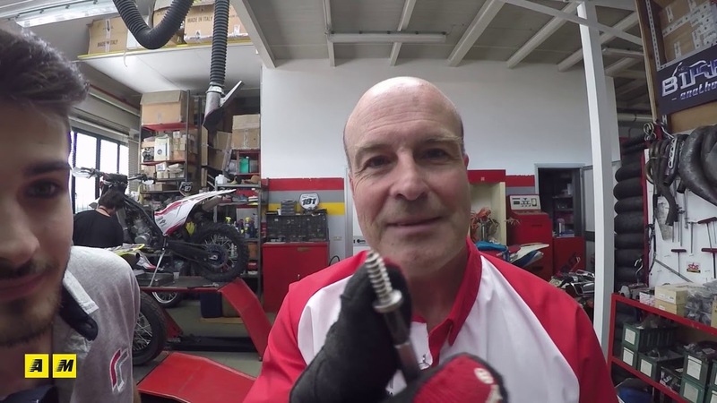 Tutorial manutenzione moto: tubeless forato, cosa fare