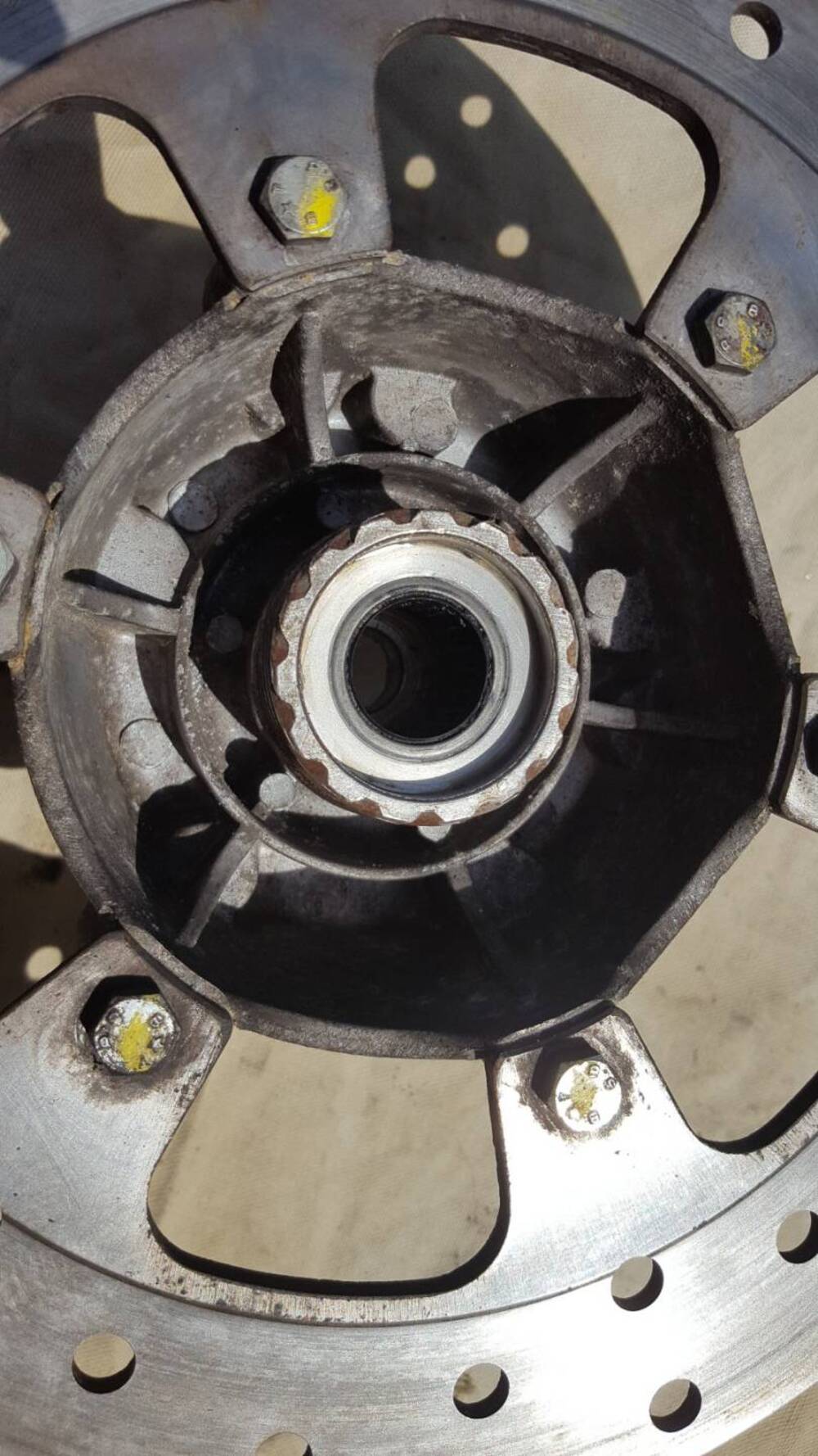 Mozzo Disco Anteriore MP3 Piaggio (3)