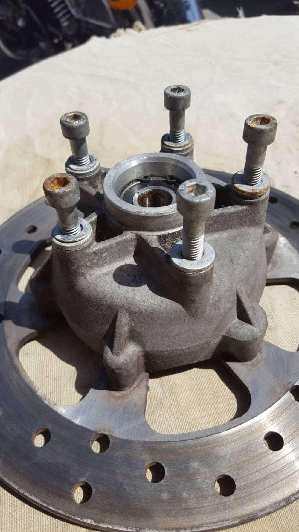 Mozzo Disco Anteriore MP3 Piaggio (5)