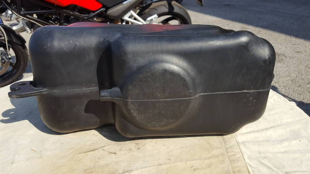 Serbatoio Benzine MP3 Piaggio (7)