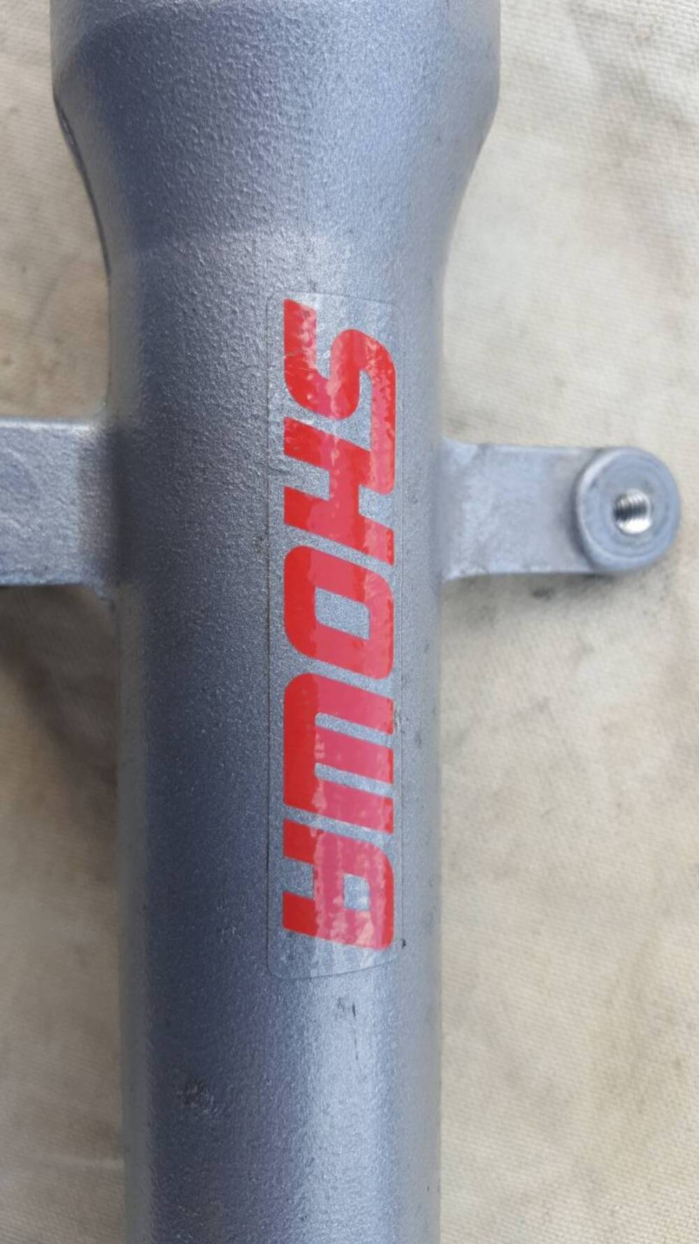 Ammortizzatore Ant DX Showa (3)