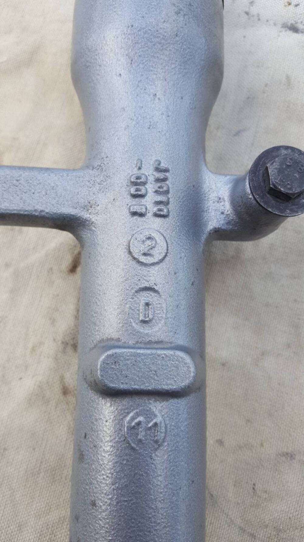 Ammortizzatore Ant DX Showa (6)