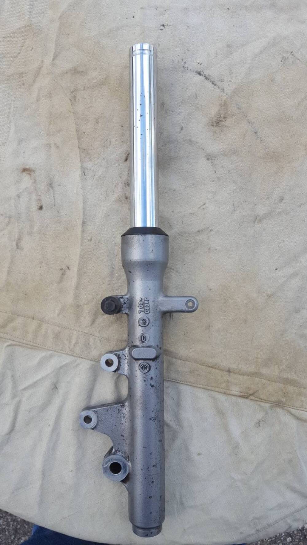 Ammortizatore Ant Sx Showa