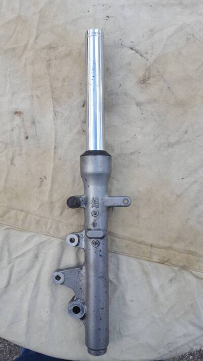 Ammortizatore Ant Sx Showa