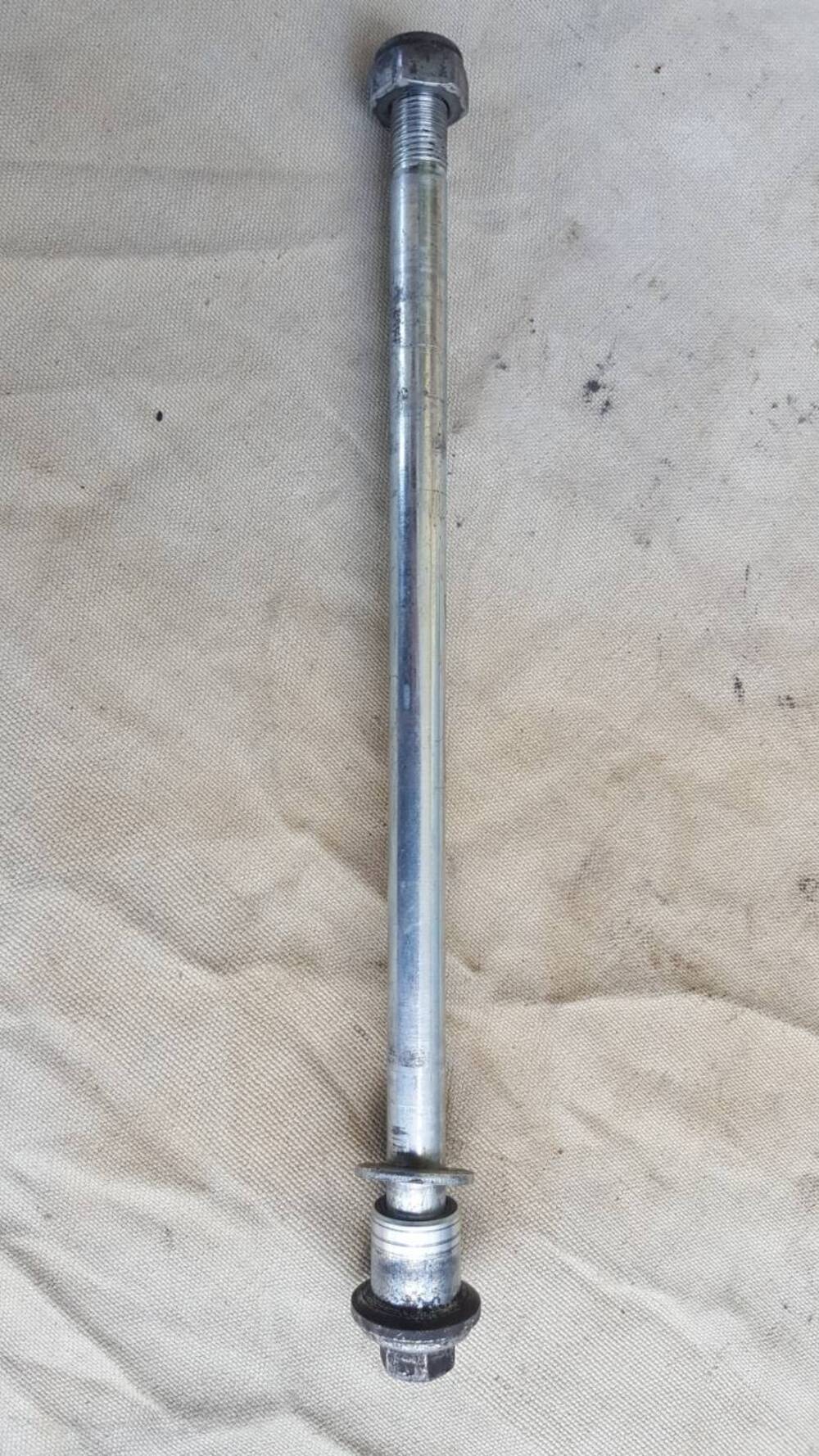 Perno Ruota Anteriore Suzuki