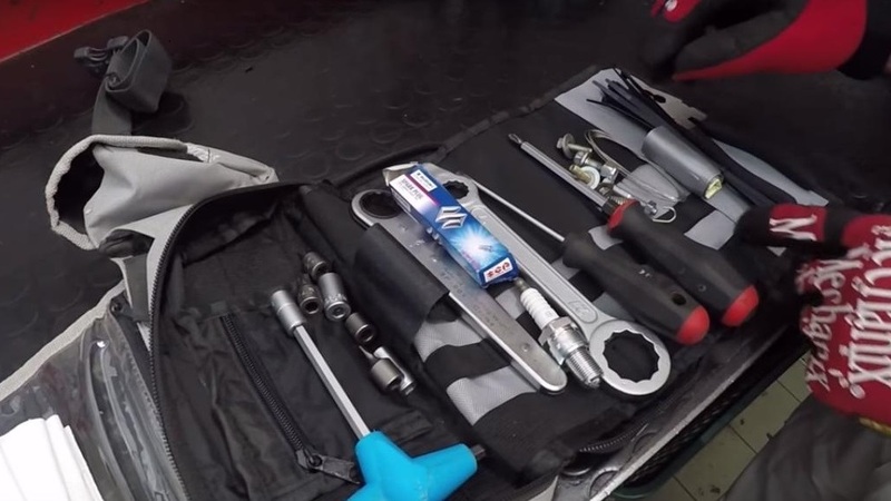 Tutorial manutenzione moto: quali attrezzi portare in vacanza?