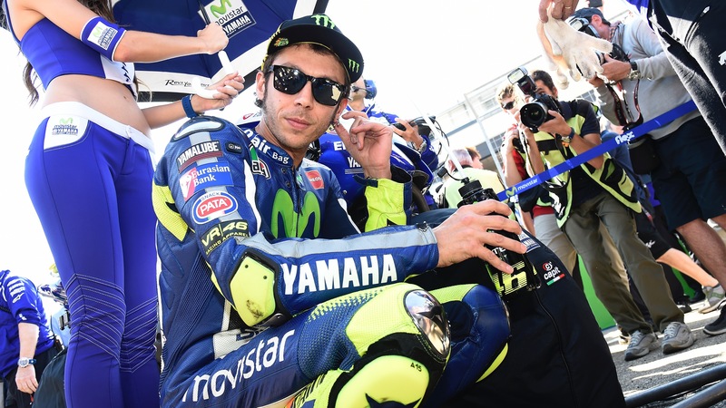 MotoGP. Test Michelin ad Arag&oacute;n. Rossi rimedia un gomito sbucciato