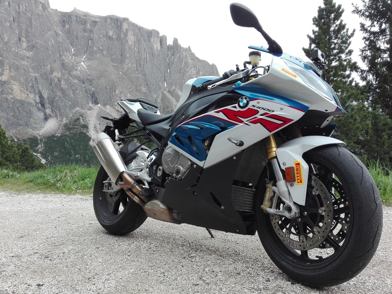 La S1000RR. Non esattamente la prima scelta per il turismo, ma...