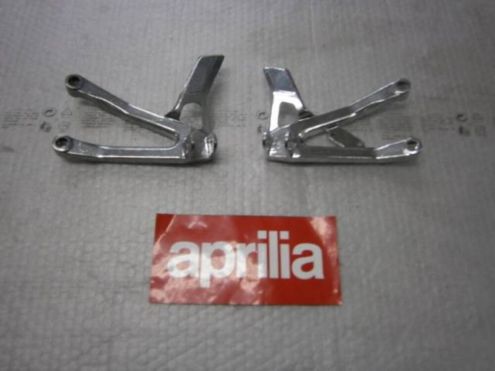 COPPIA SUPPORTI PEDANE Aprilia AF1 125 1988/90