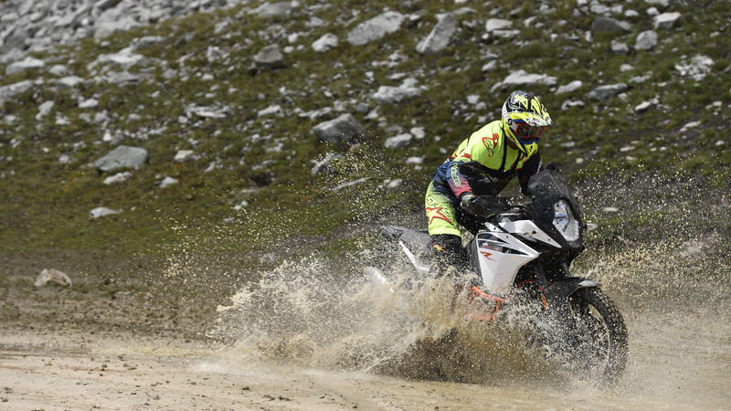 Adventure Hard Core: a scuola di maxi enduro con Fasola