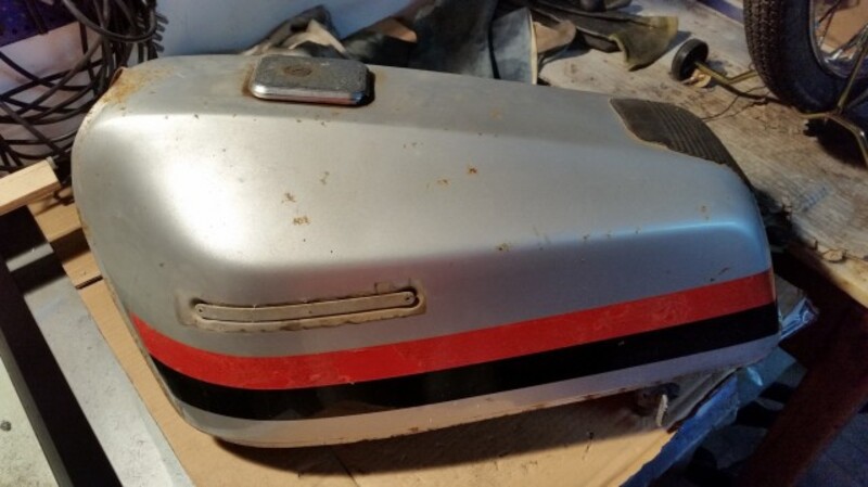 Il serbatoio prima di essere verniciato