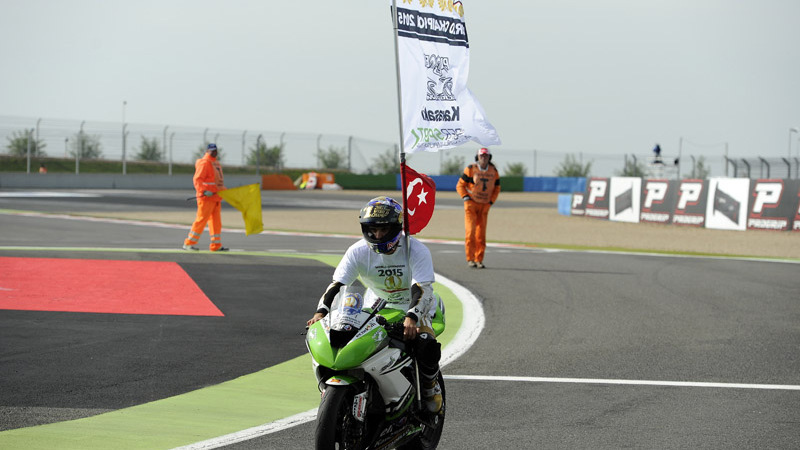 SS 2015 Magny Cours. Sofuoglu &egrave; campione mondiale della Supersport