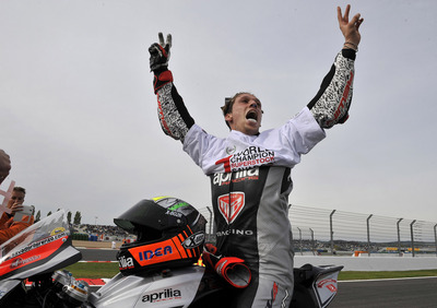 Lorenzo Savadori campione della STK 1000 FIM Cup