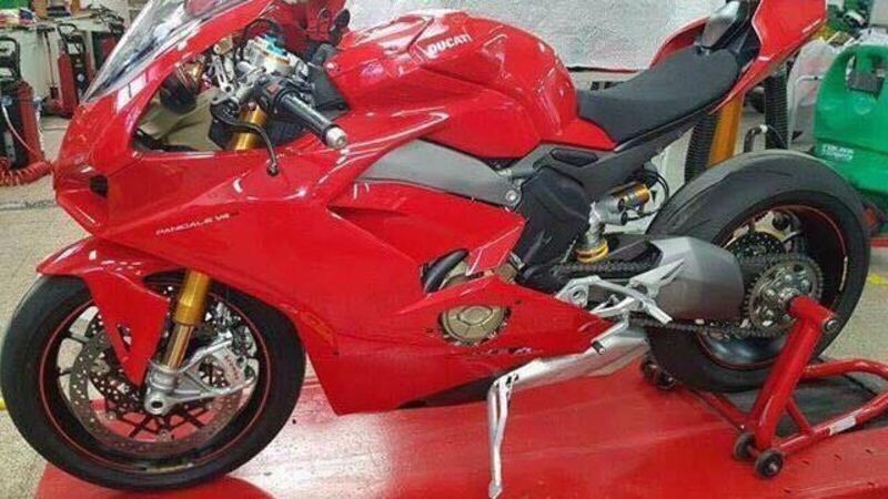 Ducati Panigale V4: ancora foto rubate