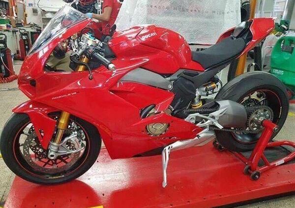 Ducati Panigale V4: ancora foto rubate