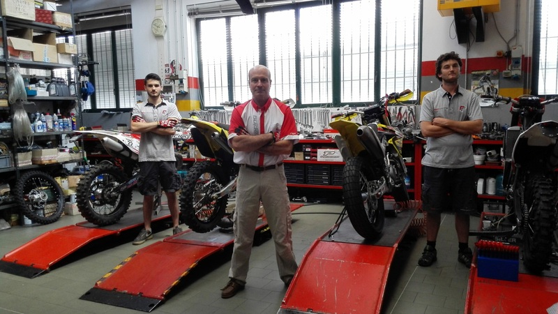 Tutorial manutenzione moto: come fare miscela dal benzinaio