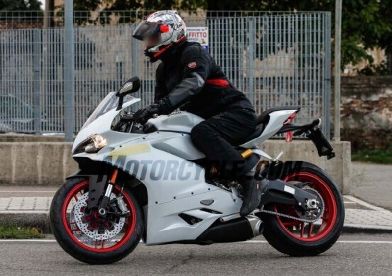 Ducati Panigale 959, primi scatti rubati